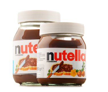 Nutella iki kavanoz izole üzerinde beyaz yaymak