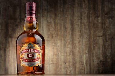 Chivas Regal 12 şişe harmanlanmış Scotch viski