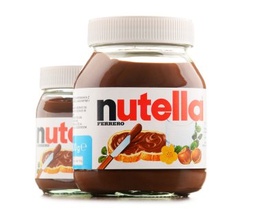Nutella iki kavanoz izole üzerinde beyaz yaymak