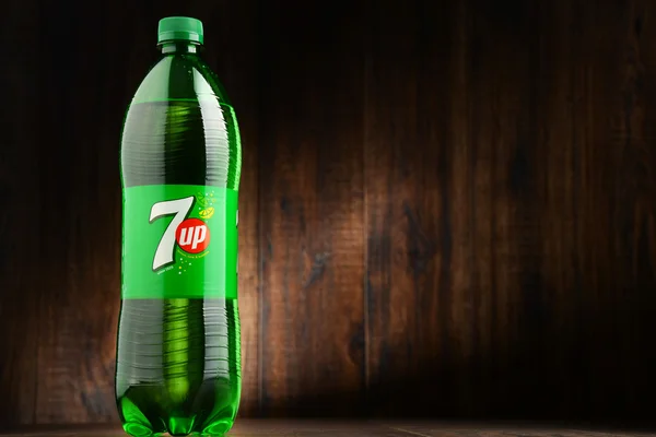 Bottle of carbonated soft drink 7 Up — Stockfoto