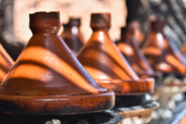Приготування традиційної марокканської tajine — стокове фото
