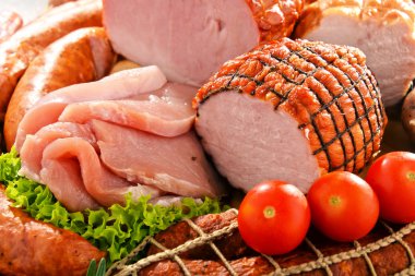 Salam ve sosis gibi et ürünleri