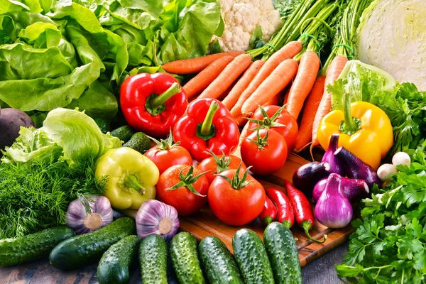 Composición con variedad de verduras frescas ecológicas — Foto de Stock