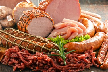 Salam ve sosis gibi et ürünleri
