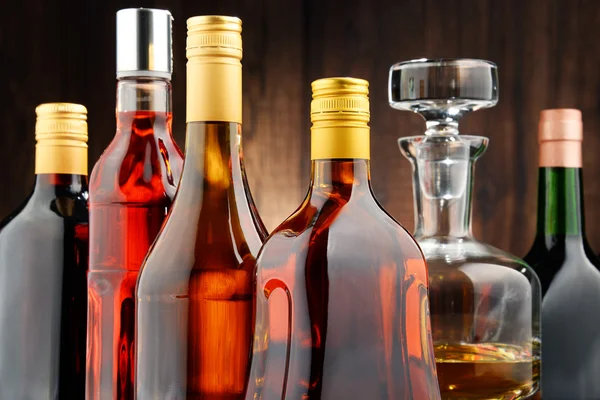 Sticle de băuturi alcoolice asortate — Fotografie, imagine de stoc
