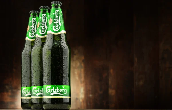 Три бутылки пива Carlsberg — стоковое фото