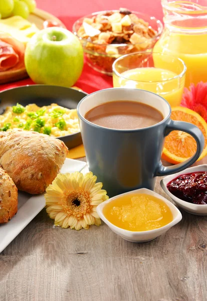Breakfast served with coffee, juice, egg, and rolls — Stock Photo, Image