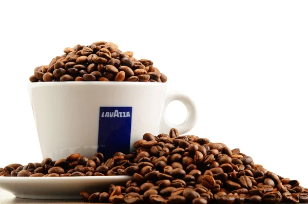 Композиція з чашкою кава Lavazza і квасолі — стокове фото