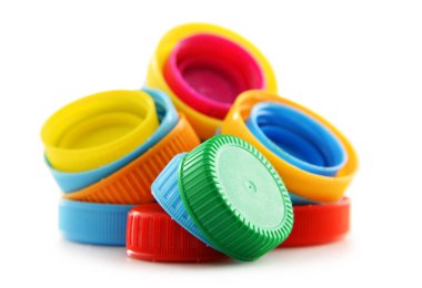 Renkli plastik şişe kapakları ile kompozisyon