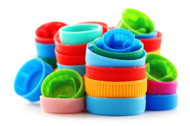 Renkli plastik şişe kapakları ile kompozisyon