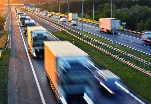 Autostrada ad accesso controllato a quattro corsie in Polonia — Foto Stock