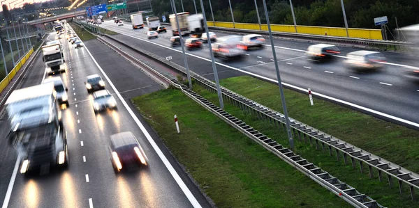 Rodovia de acesso controlado de quatro faixas na Polónia — Fotografia de Stock