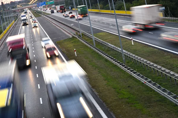 Rodovia de acesso controlado de quatro faixas na Polónia — Fotografia de Stock