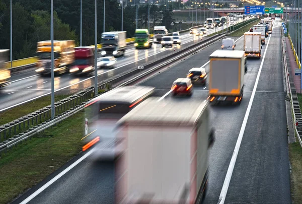 Autopista de acceso controlado de cuatro carriles en Polonia — Foto de Stock