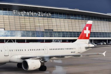 Kloten Havaalanı veya Zürih Havalimanı