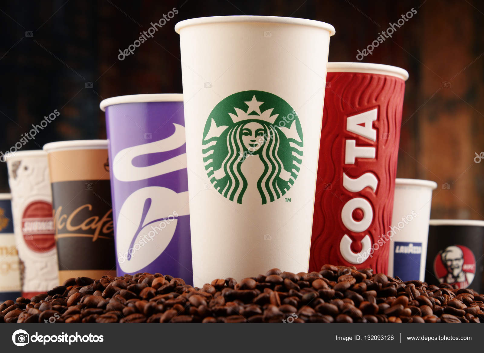 Composition with cups of major coffeehouse chains Stock Editorial Photo © monticello 132093126