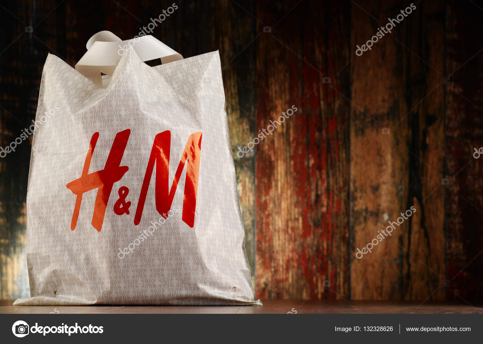Original H&M plastic shopping bag – Stock Editorial Photo © monticello  #132328626