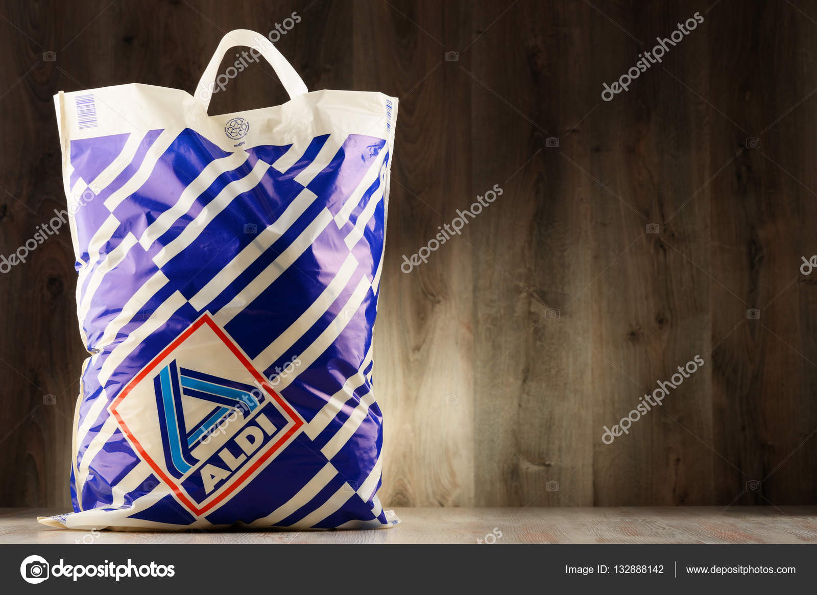 Originele Aldi plastic boodschappentas Redactionele stockfoto monticello 132888142