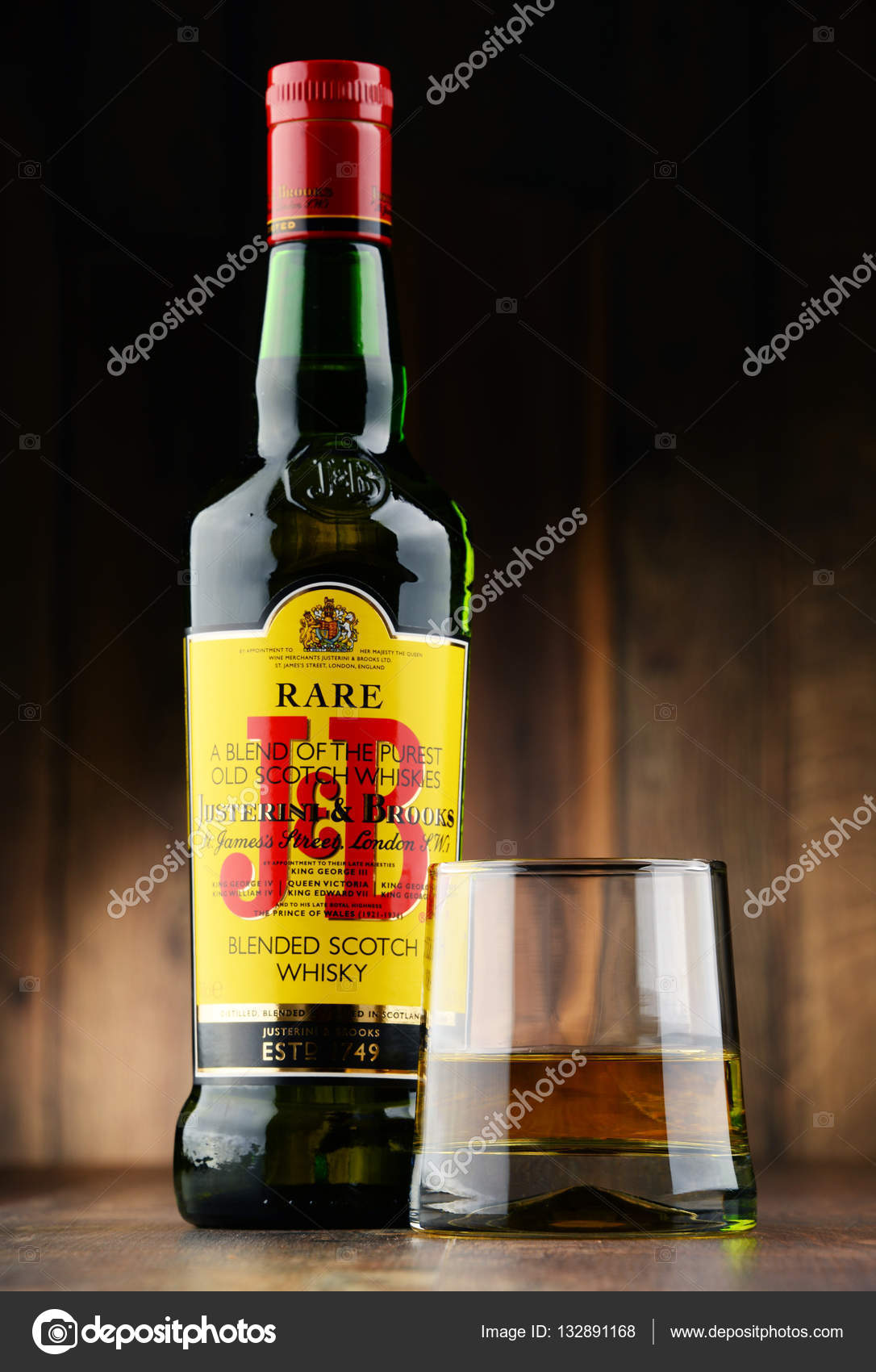 Bottle of J&B Rare blended Scotch whisky – Stock Editorial Photo ©  monticello #132891168