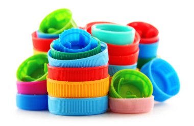 Renkli plastik şişe kapakları ile kompozisyon