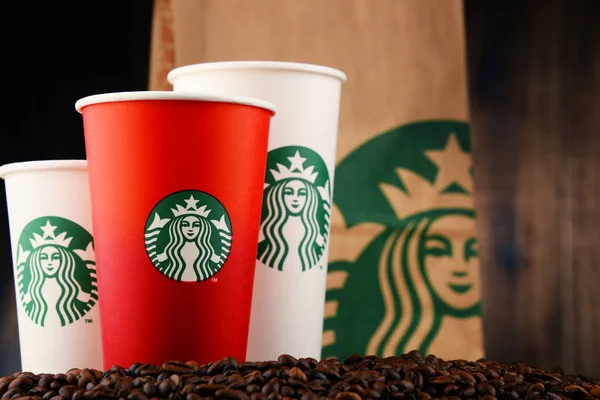 Σύνθεση με φλιτζάνι Starbucks καφέ — Φωτογραφία Αρχείου