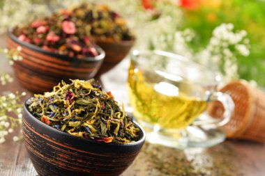 Çay ve çay kase Kupası ile kompozisyon bırakır