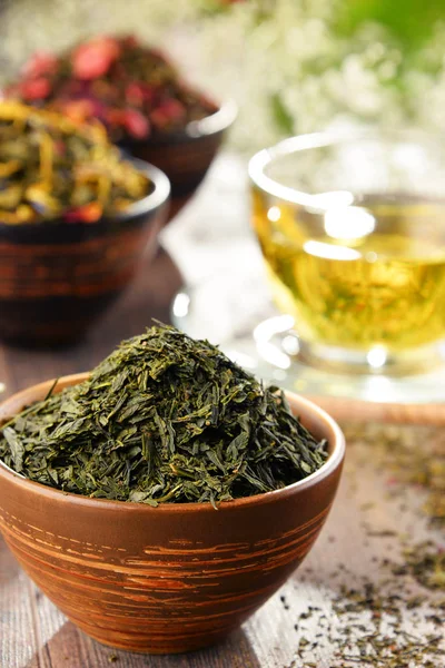 Çay ve çay kase Kupası ile kompozisyon bırakır