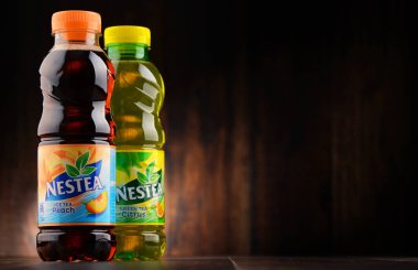 Nestle tarafından üretilen Nestea buzlu çay şişe