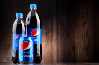 Şişe ve gazlı alkolsüz içecek Pepsi konservesi