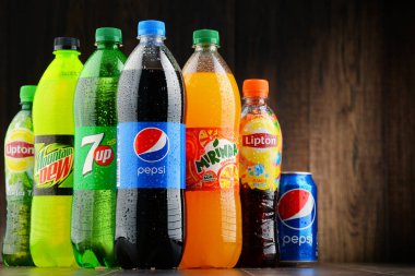 Çeşitli Pepsico alkolsüz içecekler şişe