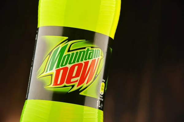 Bottle of carbonated soft drink Mountain Dew — Stock Photo, Image