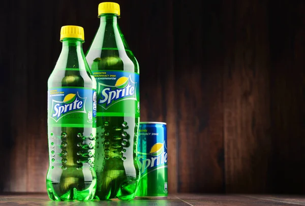 Två flaskor och kan av mjuk dricka Sprite — Stockfoto