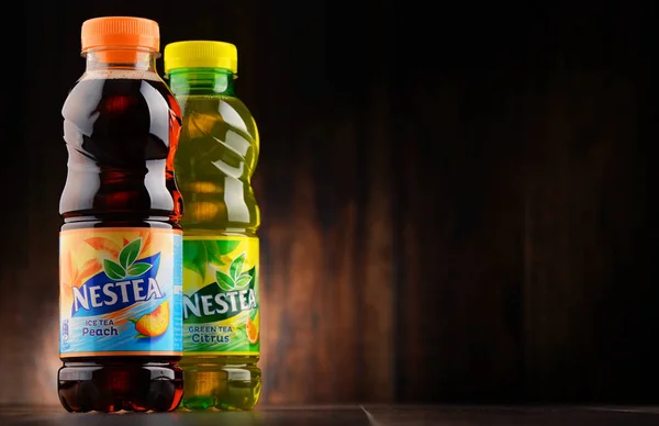 Lahví Nestea ledový čaj produkovaný Nestlé — Stock fotografie