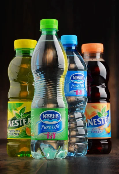 Botellas de las marcas de bebidas Nestlé —  Fotos de Stock