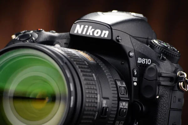 Nikon D810 camera met zoom nikkor — Stockfoto