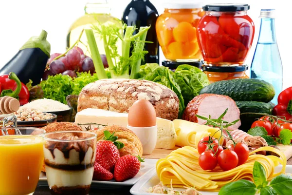 Composizione con varietà di prodotti alimentari biologici — Foto Stock