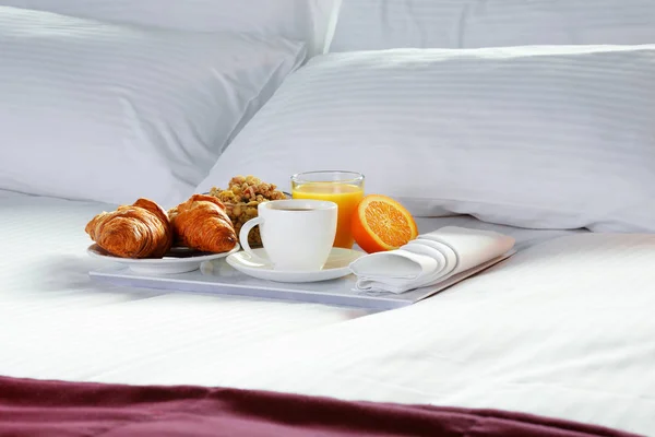 Breakfast in bed in hotel room. — Stock Photo, Image