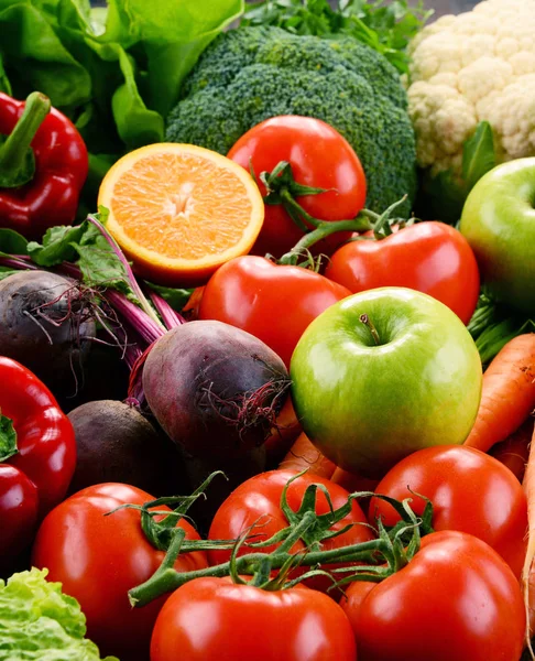 Assorted raw organic vegetables — Stock Photo, Image