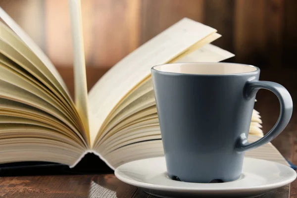 作文与书和杯咖啡 — 图库照片