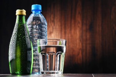 Cam ve şişe maden suyu ile bileşim