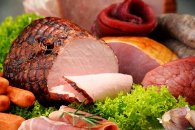 Salam ve sosis gibi et ürünleri