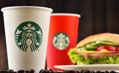 Starbucks kahve ve sandviç Kupası ile kompozisyon