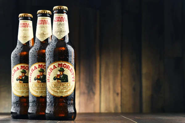 Tre flaskor Birra Moretti — Stockfoto