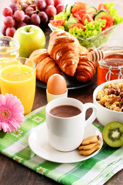 Composición con desayuno en la mesa. Dieta equilibrada . — Foto de Stock