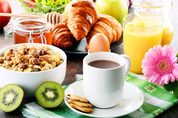 Composición con desayuno en la mesa. Dieta equilibrada — Foto de Stock