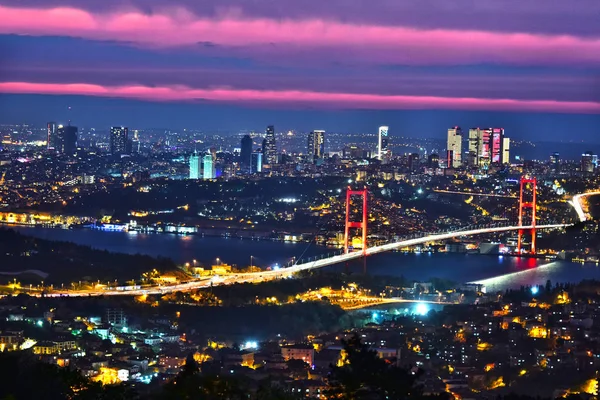 Panoramatický výhled na Istanbul Bosphorus most — Stock fotografie