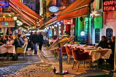 Gece tarafından Istanbul'da restoranlar