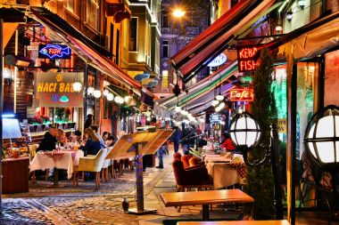 Gece tarafından Istanbul'da restoranlar
