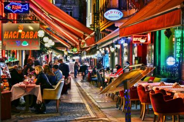 Gece tarafından Istanbul'da restoranlar