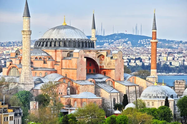 Hagia Sophia museum (Ayasofya Muzesi) in Istanbul, Turkey — Stock Photo, Image